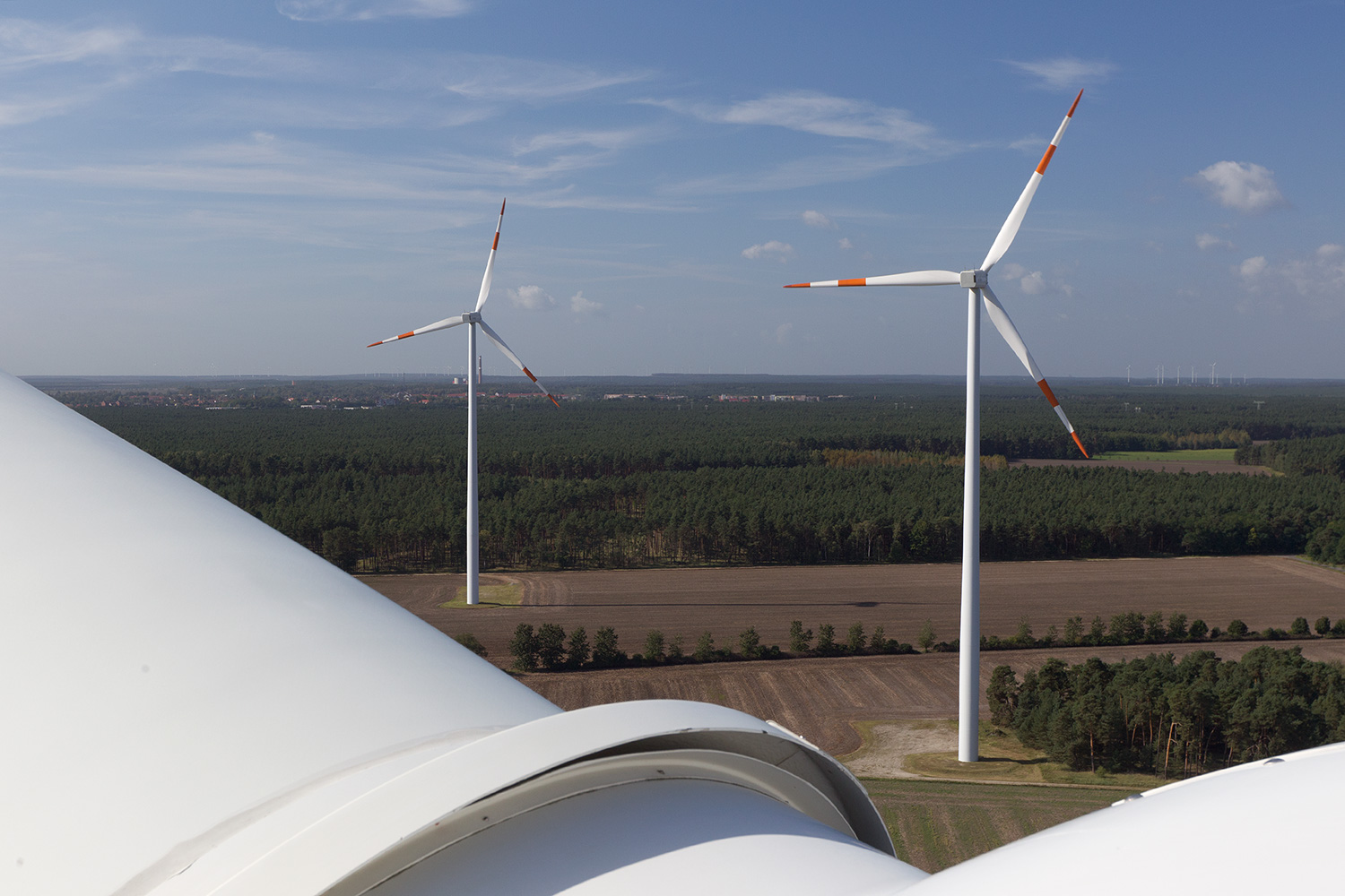 Aussicht von einem Windrad auf eine Landschaft
