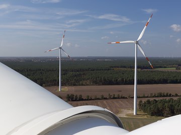 Aussicht von einem Windrad auf eine Landschaft Aussicht von einem Windrad auf eine Landschaft