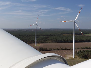 Aussicht von einem Windrad auf eine Landschaft Aussicht von einem Windrad auf eine Landschaft